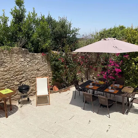 Elegant Mello With Beautiful Outdoor Area Лориньян